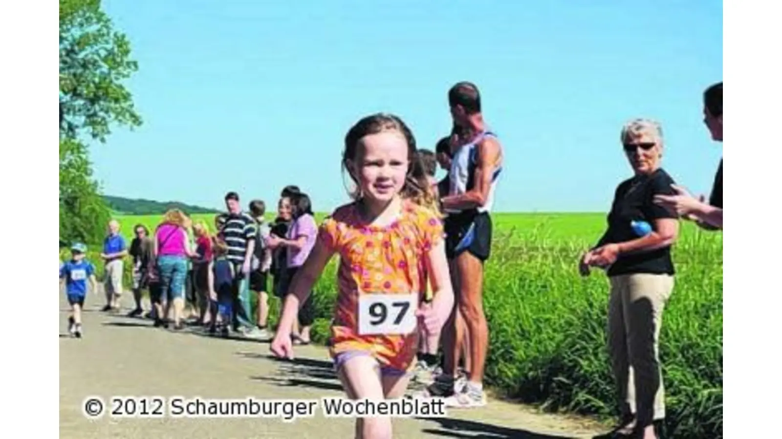 Kinder machen freudig mit (Foto: al)