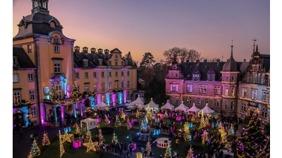 Festliche Weihnachtswelt: Auf Schloss Bückeburg erleben Besucher elf Tage lang glänzende Lichter und traumhafte Dekorationen.  (Foto: Tautenhahn, André)