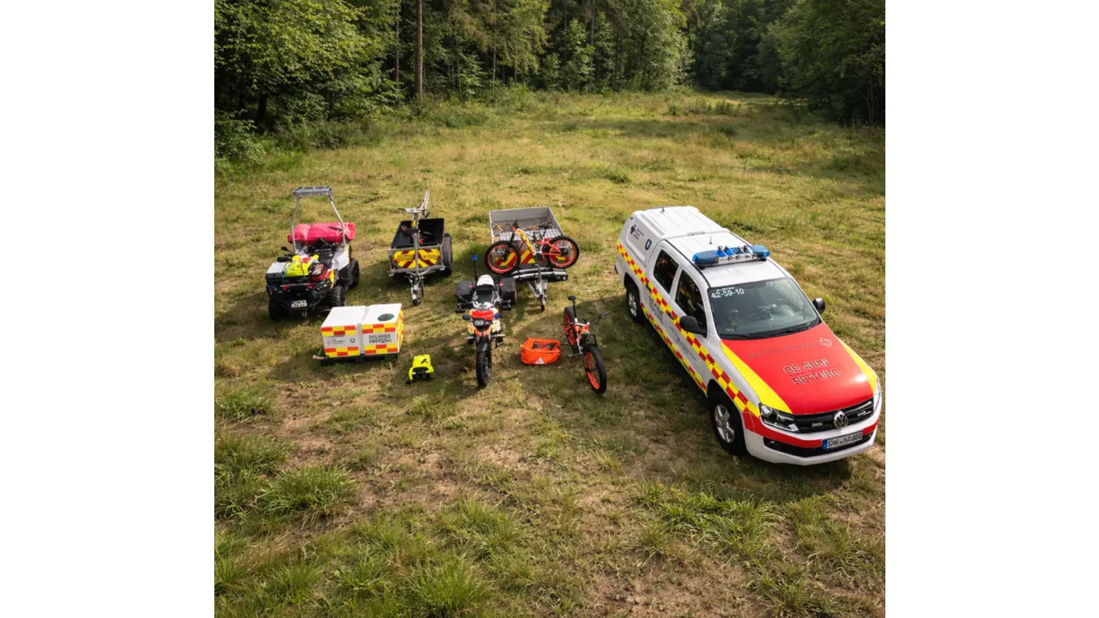 Die DRK-Geländerettung aus Rodenberg stellt Fahrzeuge und Geräte vor. (Foto: Landesgartenschau)