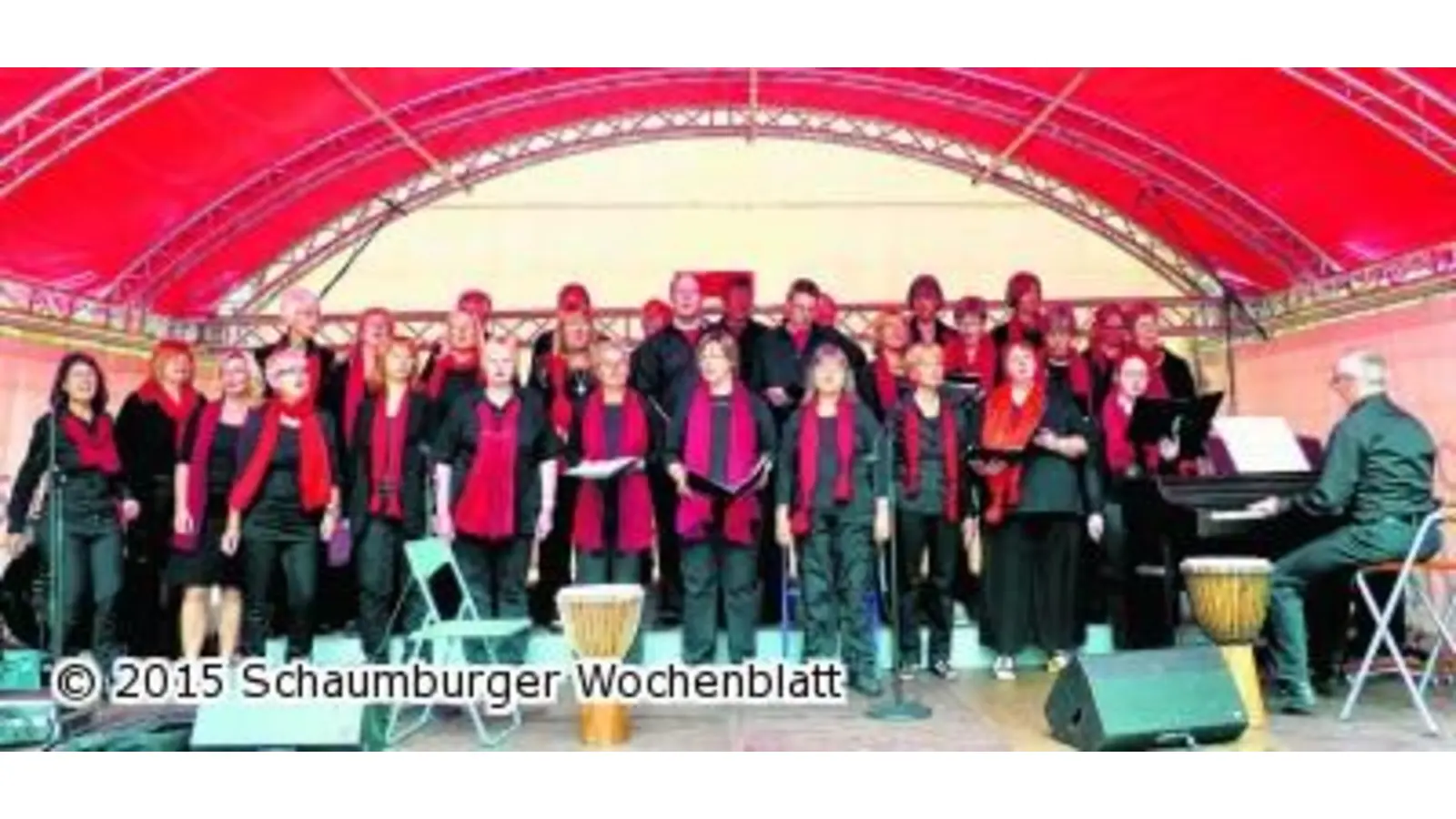 Gemeindefest mit 800 blauen Luftballons (Foto: km)