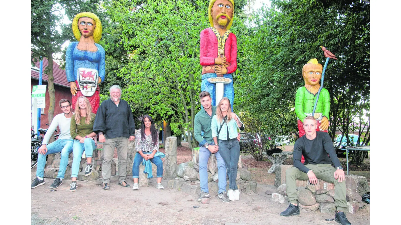 Skulpturen der Ortsgründer sind zurück (Foto: red)