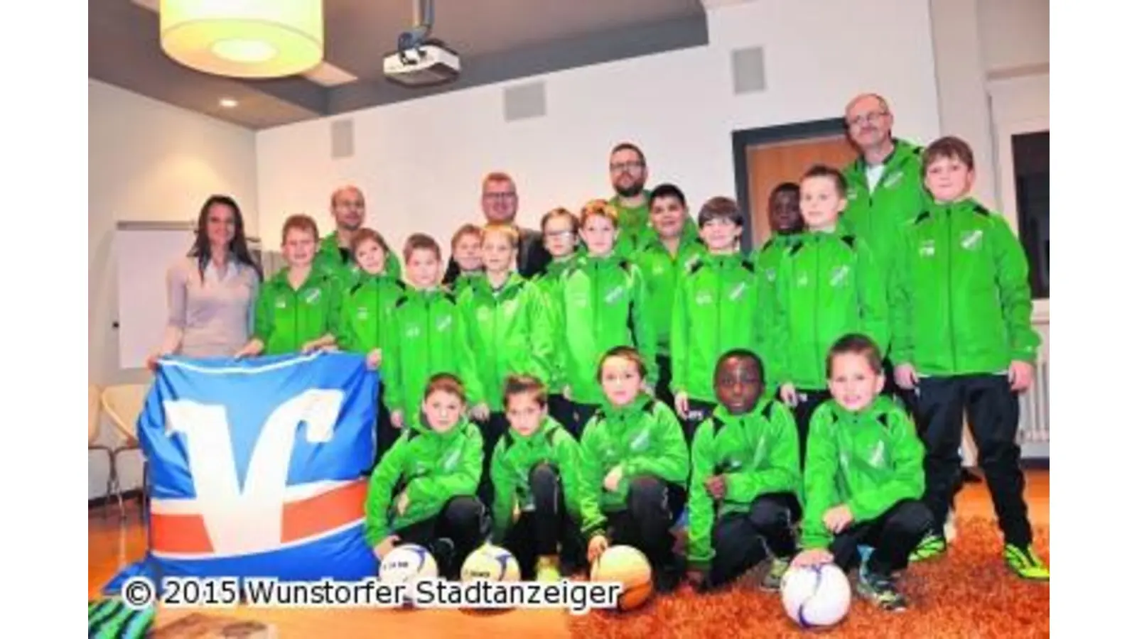 Neue Trainingsanzüge für den Nachwuchs des TSV Luthe (Foto: mk)