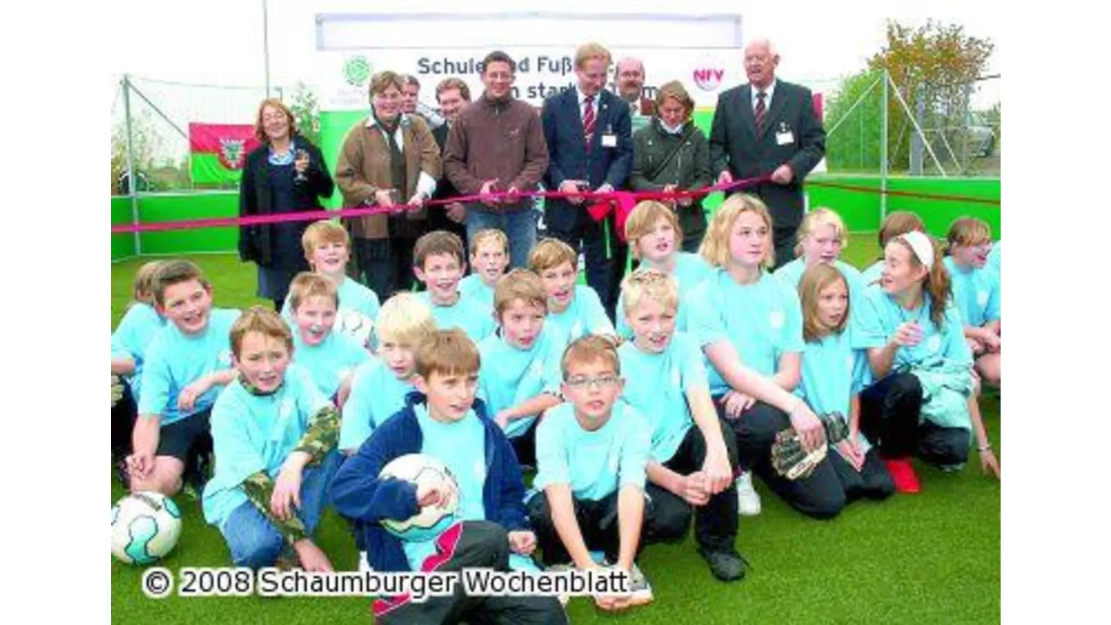Mini-Spielfeld vom DFB für Nachwuchskicker eingeweiht (Foto: red)