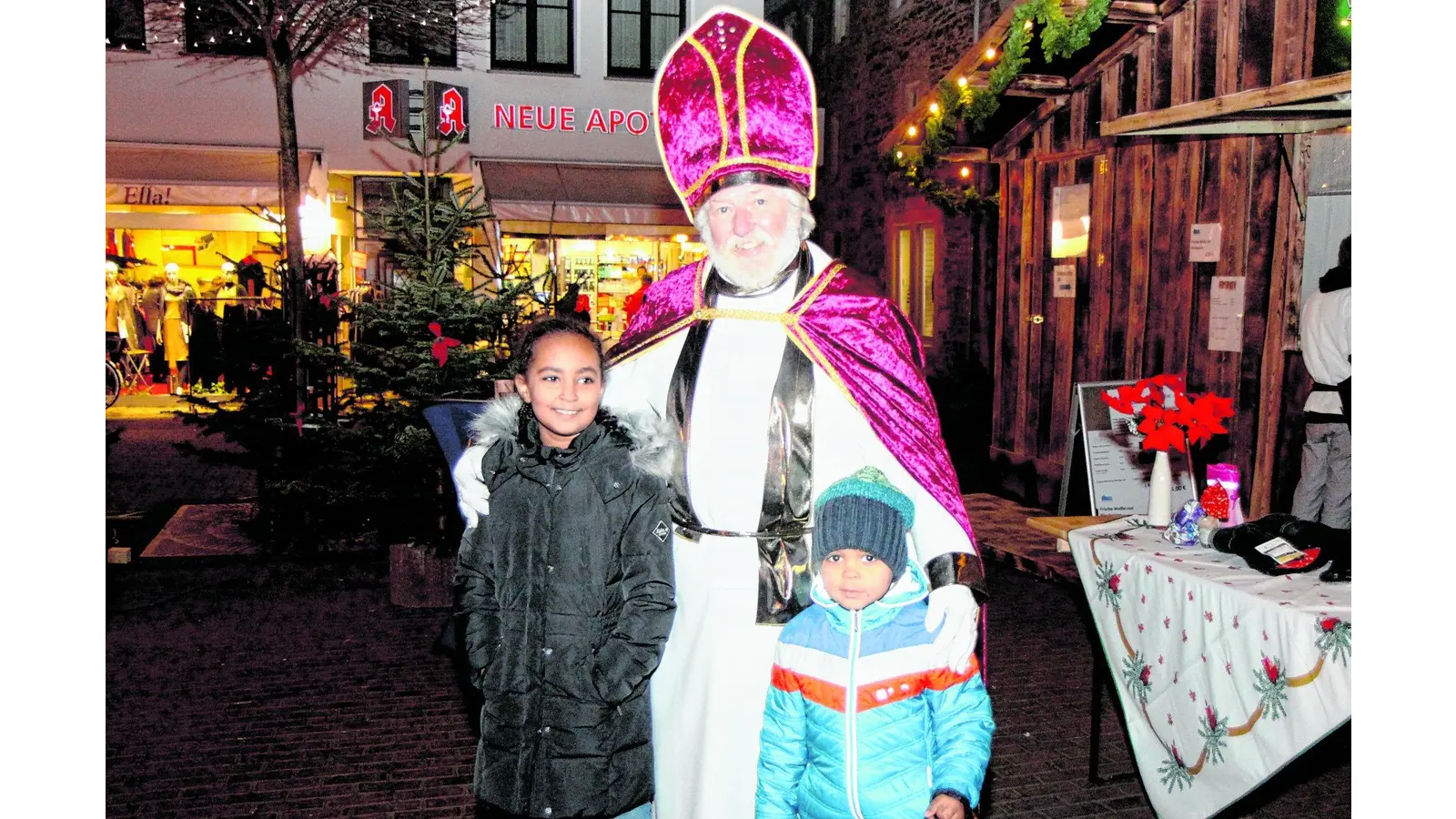 SMS füllt das Schuhwerk mit süßen Leckereien (Foto: bb)