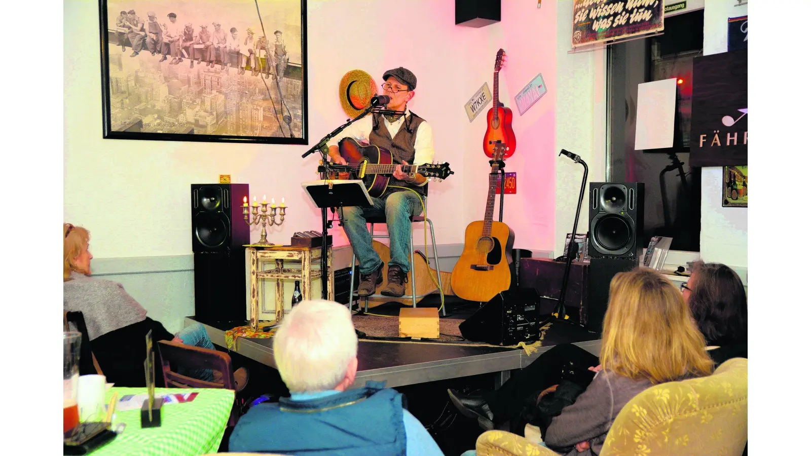Der Poet-Fährmann in der Bergstadt (Foto: wa)