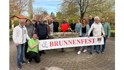 Eine ganze Reihe von Unterstützern stellen gemeinsam das Brunnenfest in Sachsenhagen auf die Beine.  (Foto: privat)