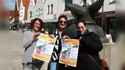 Anja Adelt (v. li.), Ilca Foraita (beide Interessengemeinschaft Obernstraße) und Britta Dostert (Stadt) laden zum Pflasterfest zur Einweihung der Fußgängerzone am 5. Mai ein.  (Foto: bb)