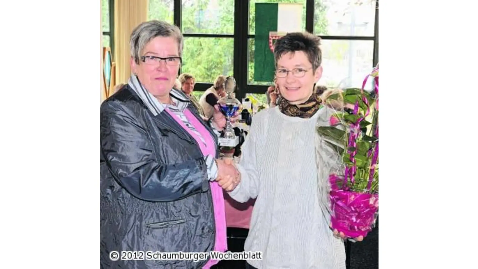 Landesdamenleiterin ehrt Lydia Melcher (Foto: bt)