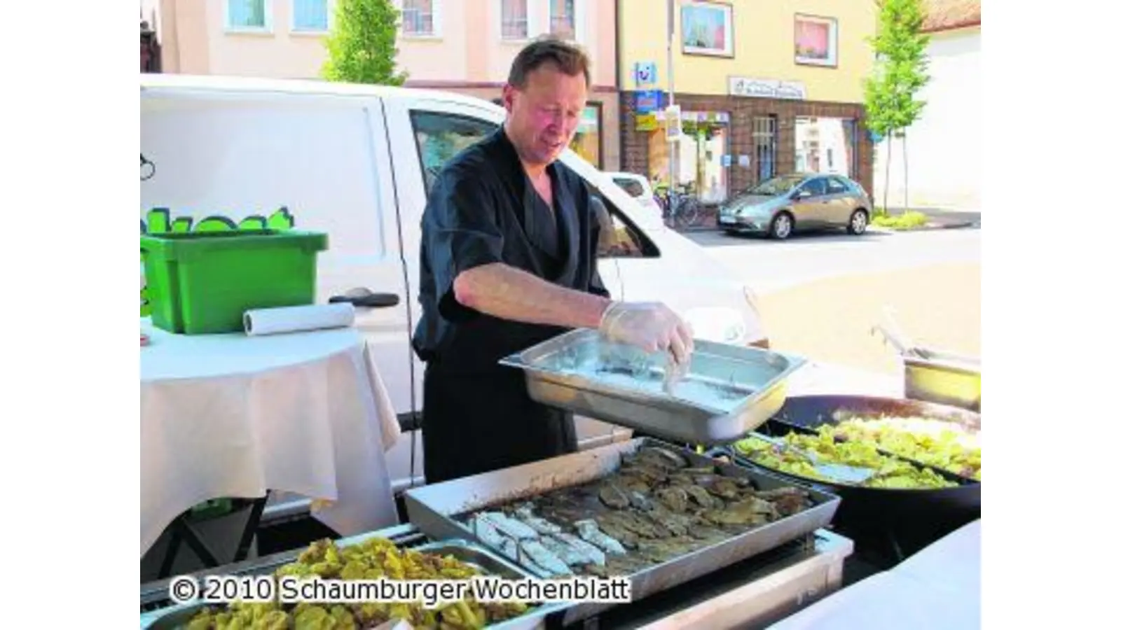 Glänzende Stimmung beim Matjesfest (Foto: pd)