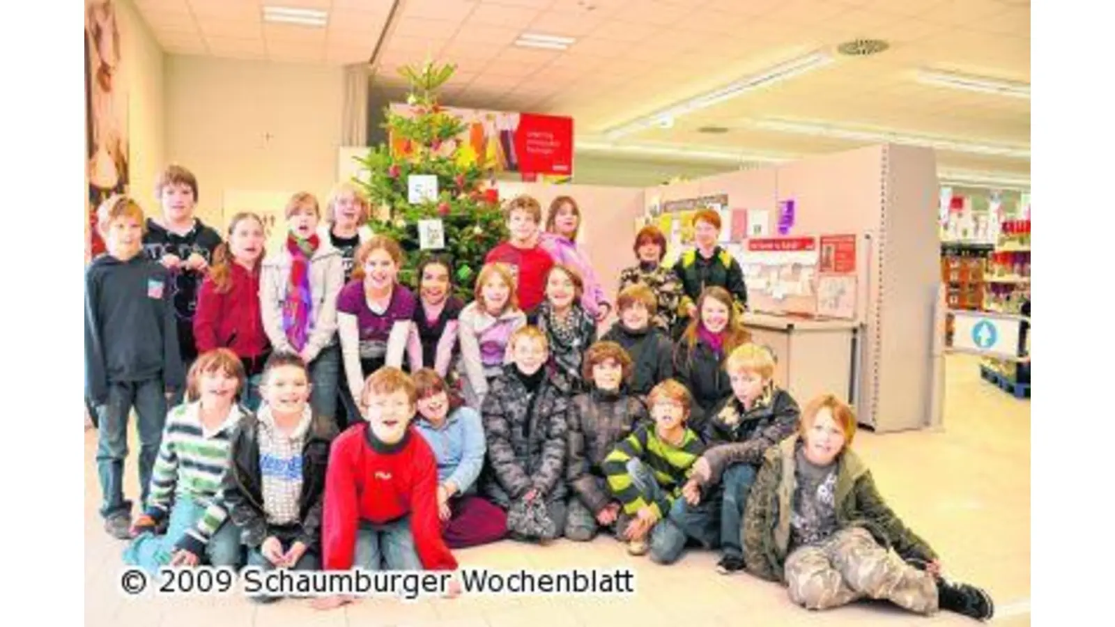 Es funkelt und glänzt am Weihnachtsbaum (Foto: nb)
