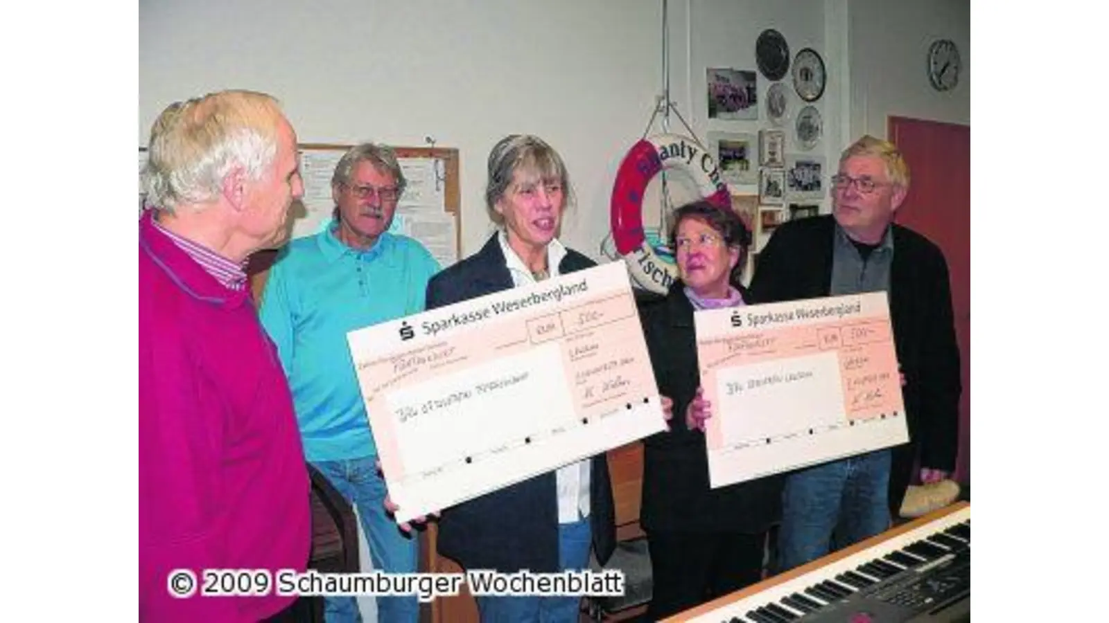 Schecks für die Ortsvereine (Foto: al)