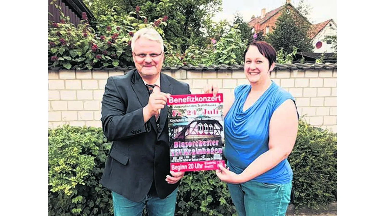 Benefiz-Konzert mit guter Blasmusik an der Kirche (Foto: bb)