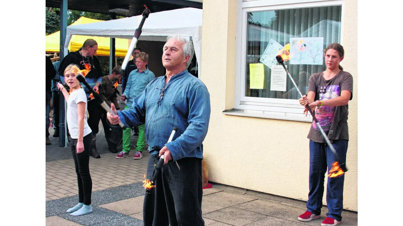 Akrobatik und Feuershow zum Jubiläum (Foto: red)