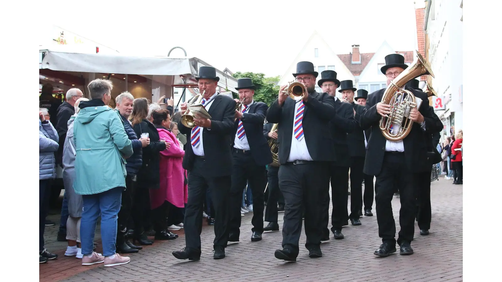 Der Verein zur Förderung der Musik beim historischen Schützenfest nähert sich der Schwelle von 1.000 Mitgliedern.  (Foto: archiv bb)