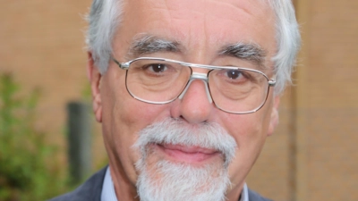 Professor Dr. Manfred Rasche berichtete über eine großflächige archäologische Sondierung. (Foto: gi)