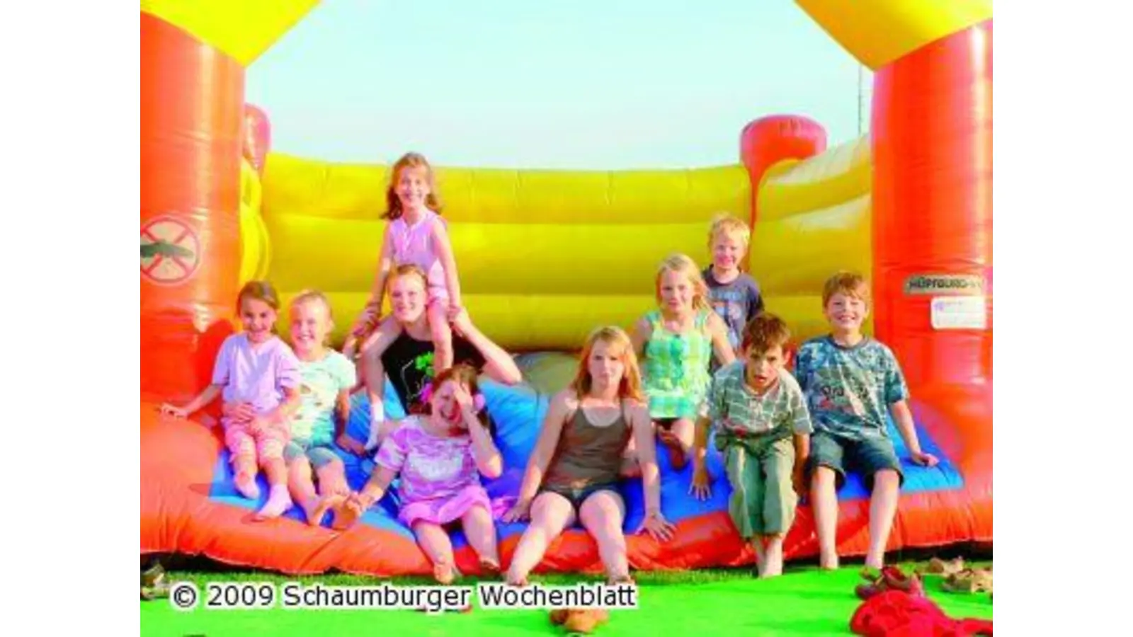 Hüpfend in die Ferien (Foto: pd)
