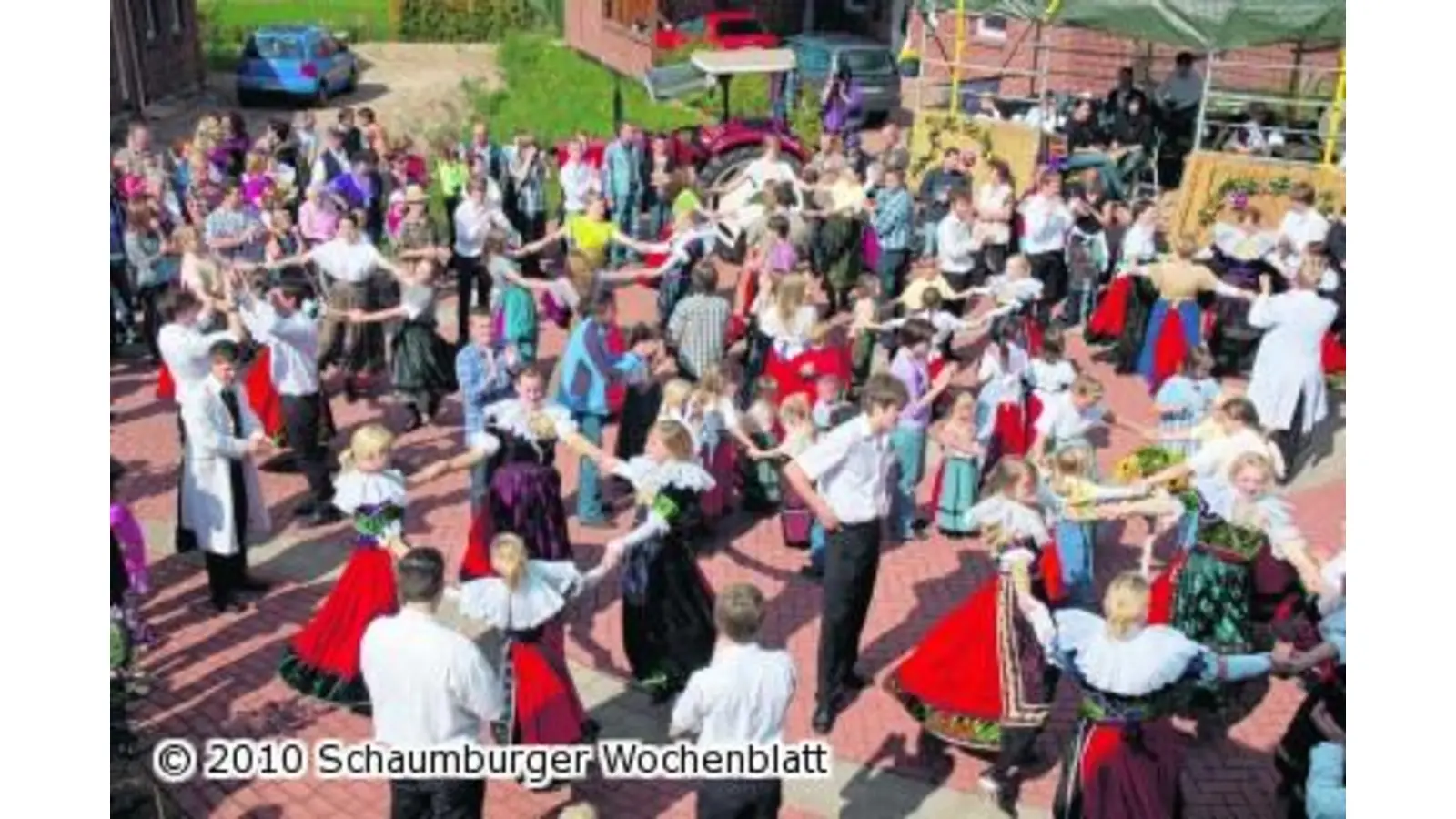 Zum Erntefestumzug scheint die Sommersonne vom Himmel (Foto: wtz)