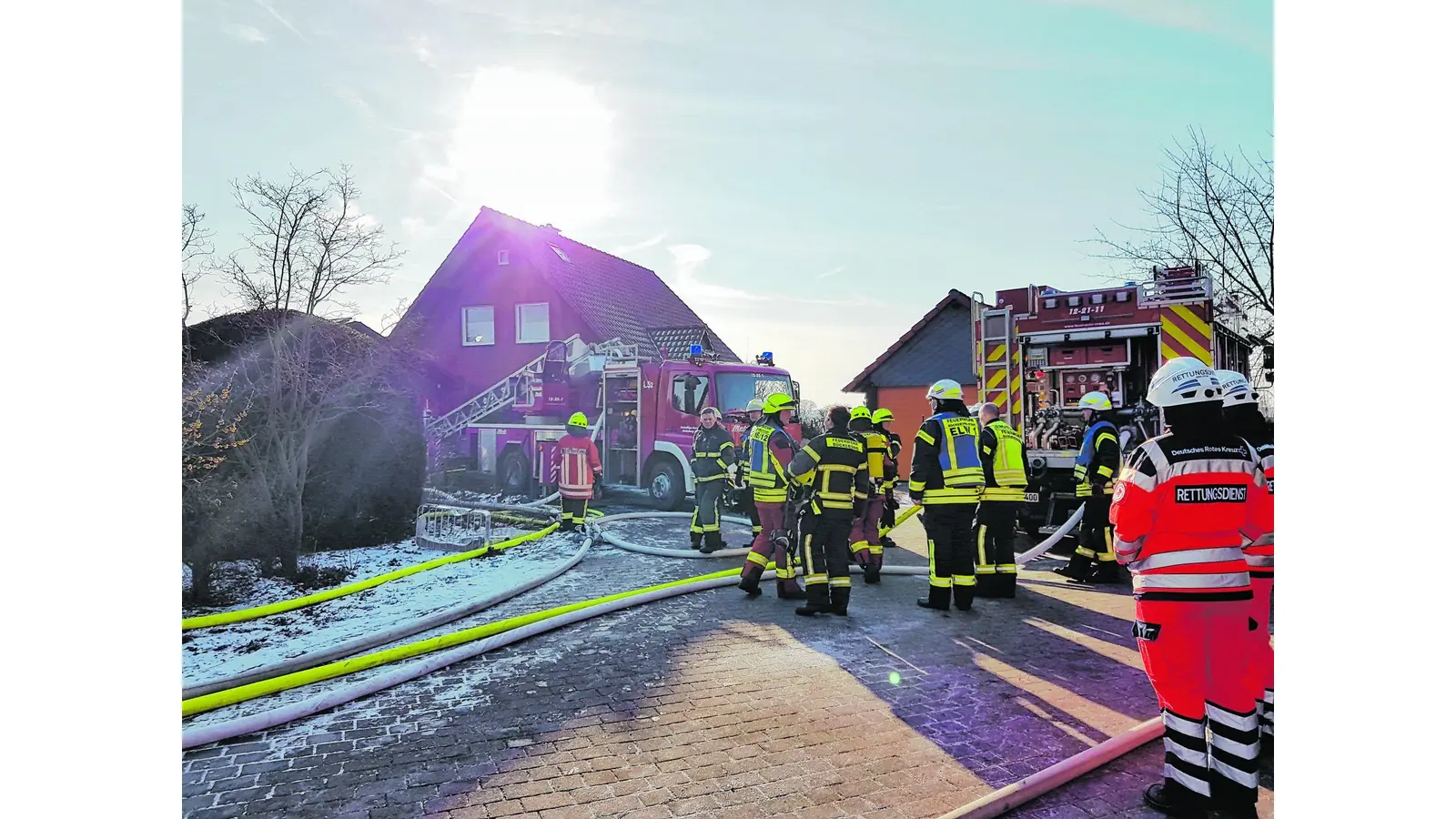 Großeinsatz bei Garagenbrand (Foto: jh)