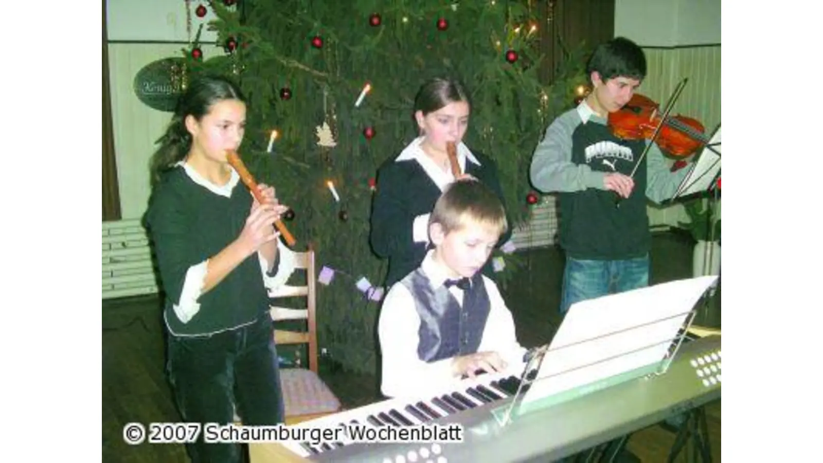 Musikschüler bereichern die Weihnachtsfeier (Foto: red)