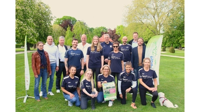 Trainer und Sponsoren blicken dem Start von „Sport im Park” entgegen.  (Foto: bb)