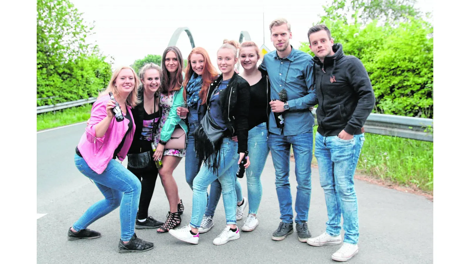 Wandergruppen feiern ausgelassen (Foto: bb)