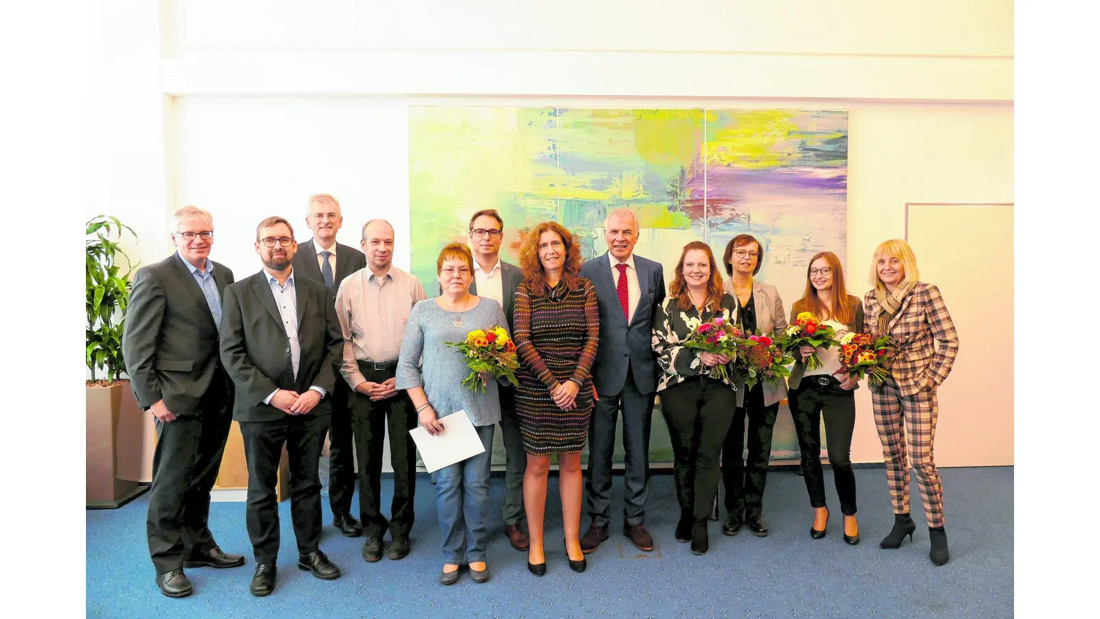 Volksbank-Mitarbeiter feiern ihr Jubiläum (Foto: nh)