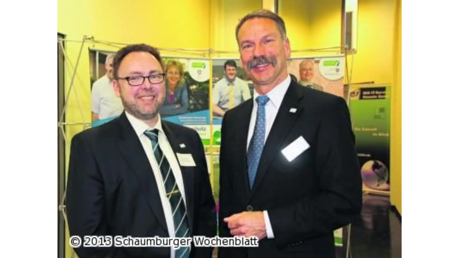 Wenn sich bei Häppchen die Geschäfte anbahnen (Foto: jl)