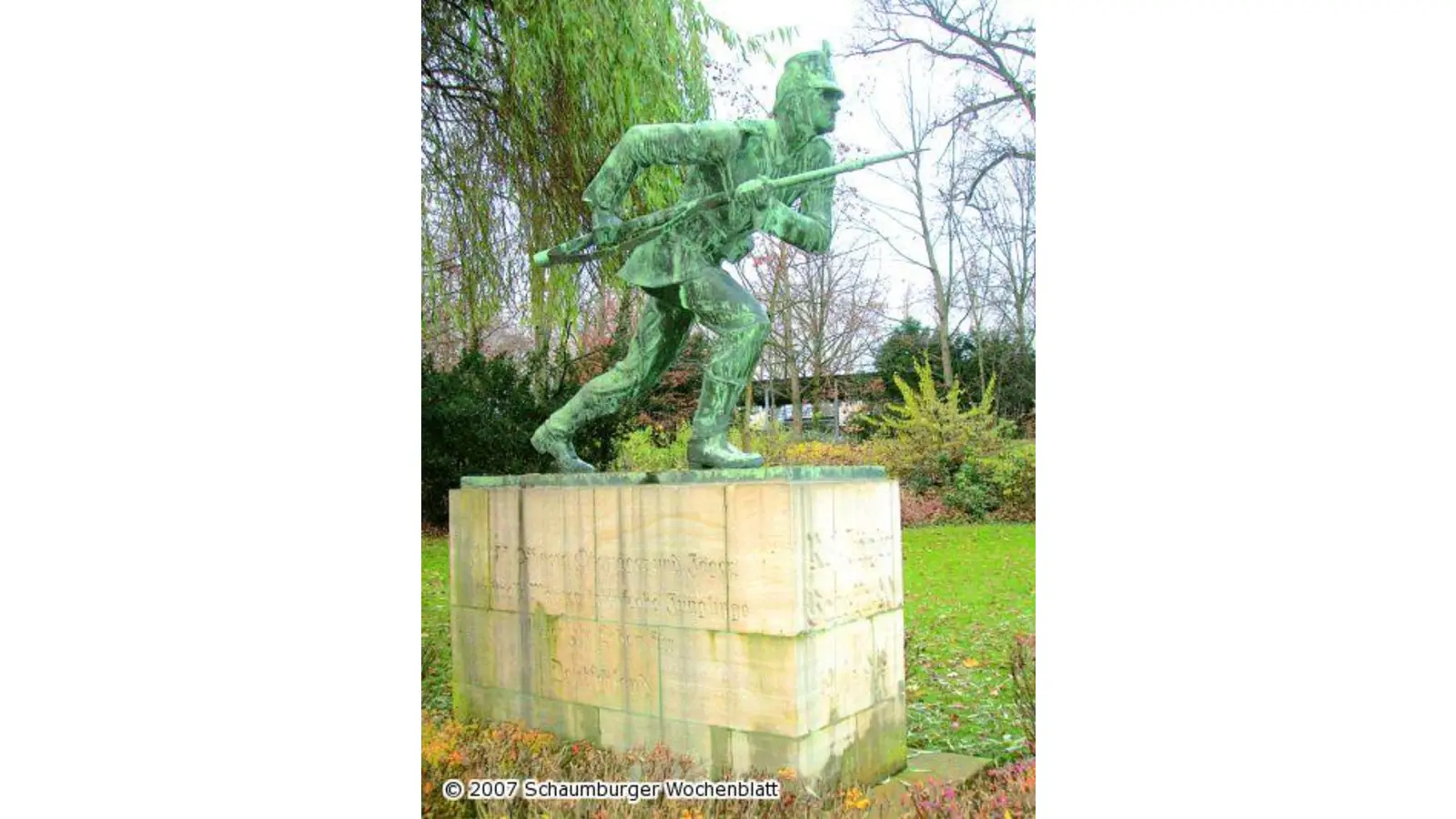 Denkmal ist keine Grabplatte (Foto: ste)