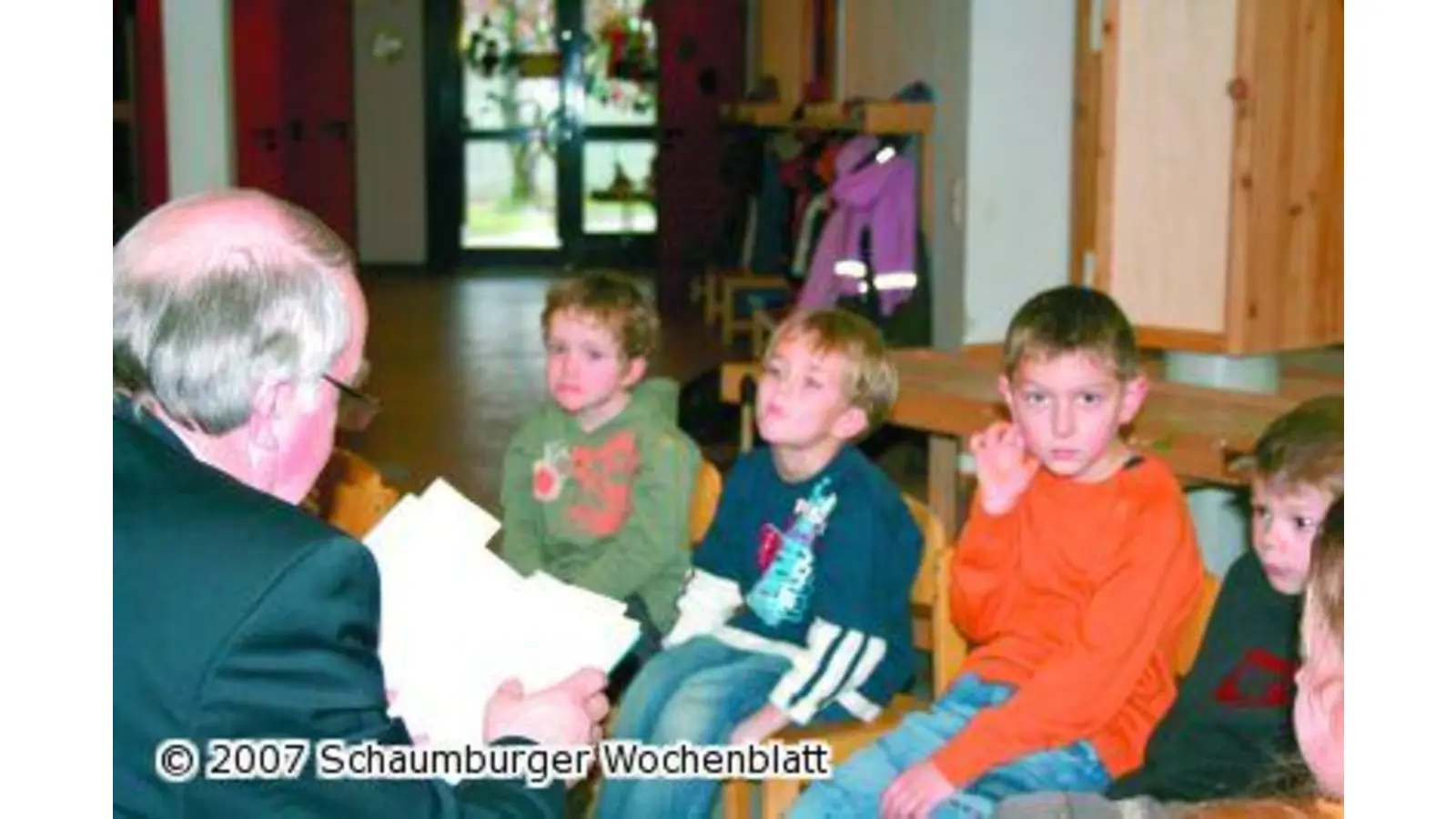 Ein brennender Schlappen und eine dreckige Socke (Foto: ih)