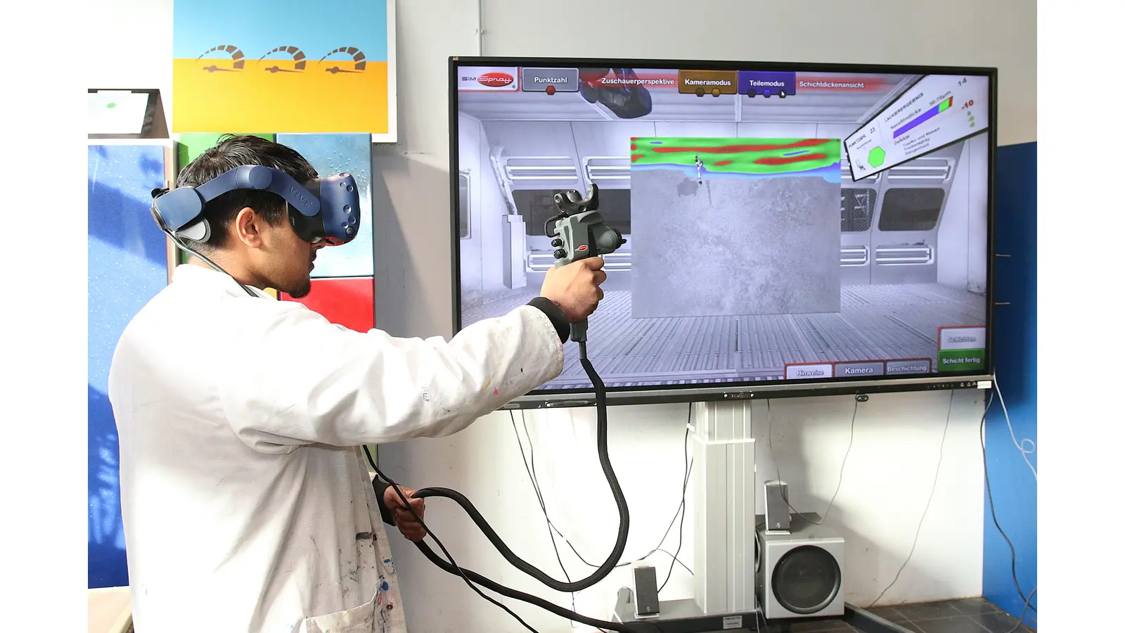 Die Besucher erhalten beim Tag der offenen Tür an verschiedenen Stationen die Möglichkeit, sich selbst auszuprobieren.  (Foto: bb)