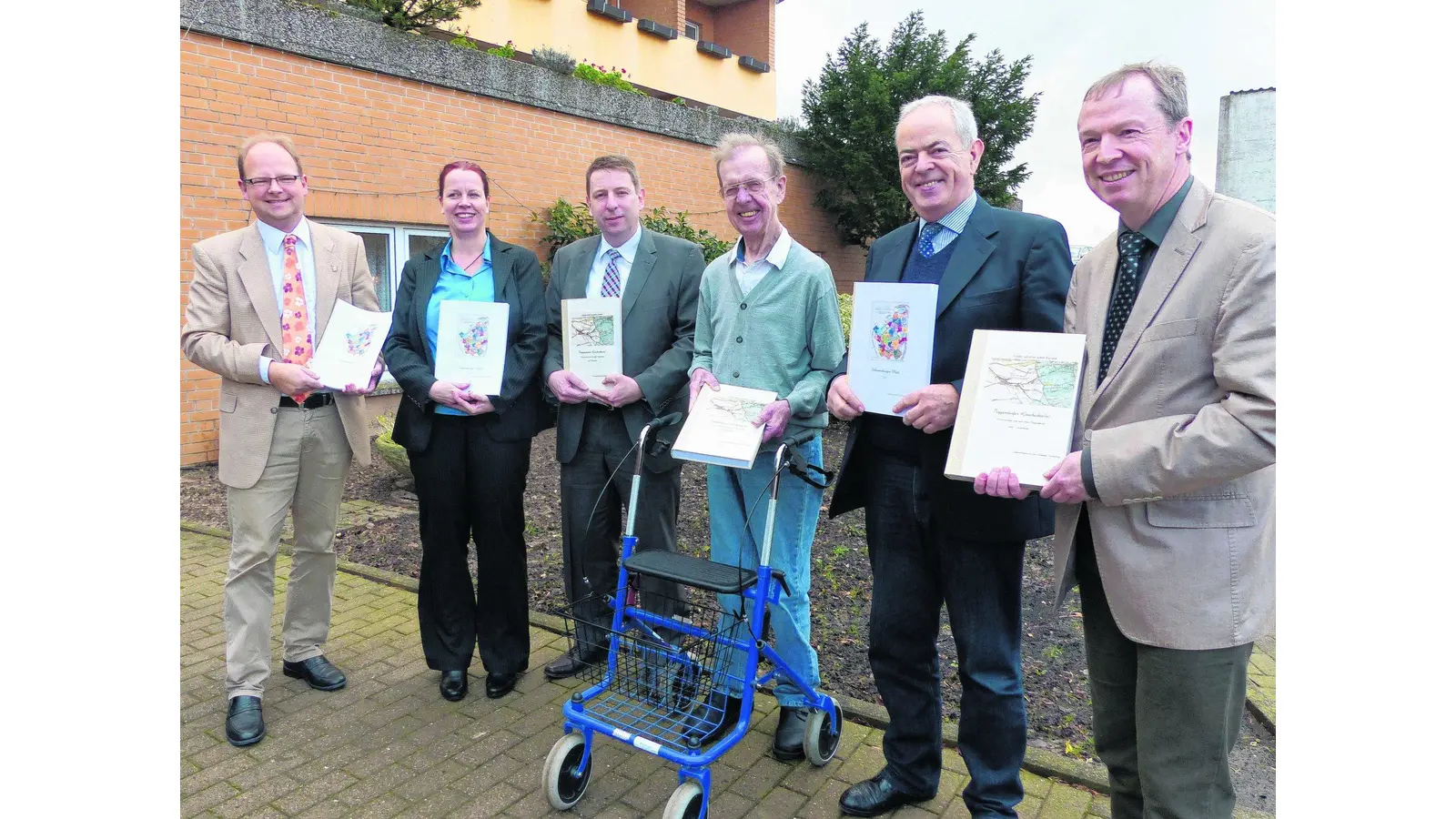 Viel Wissen in drei dicken Büchern (Foto: al)