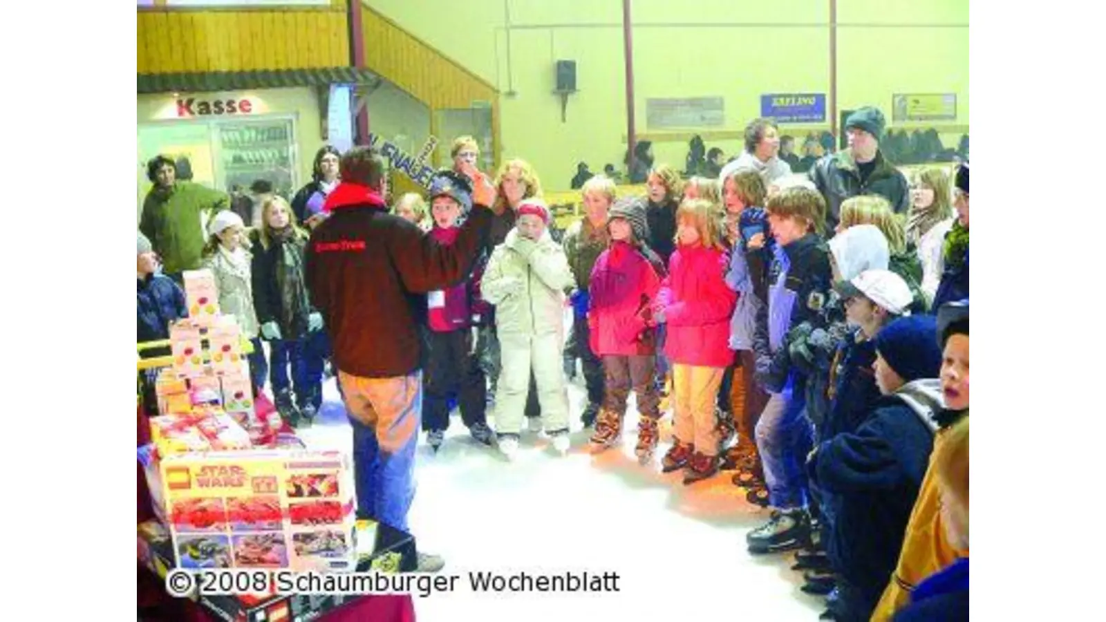 Schneegestöber in der Eishalle (Foto: al)