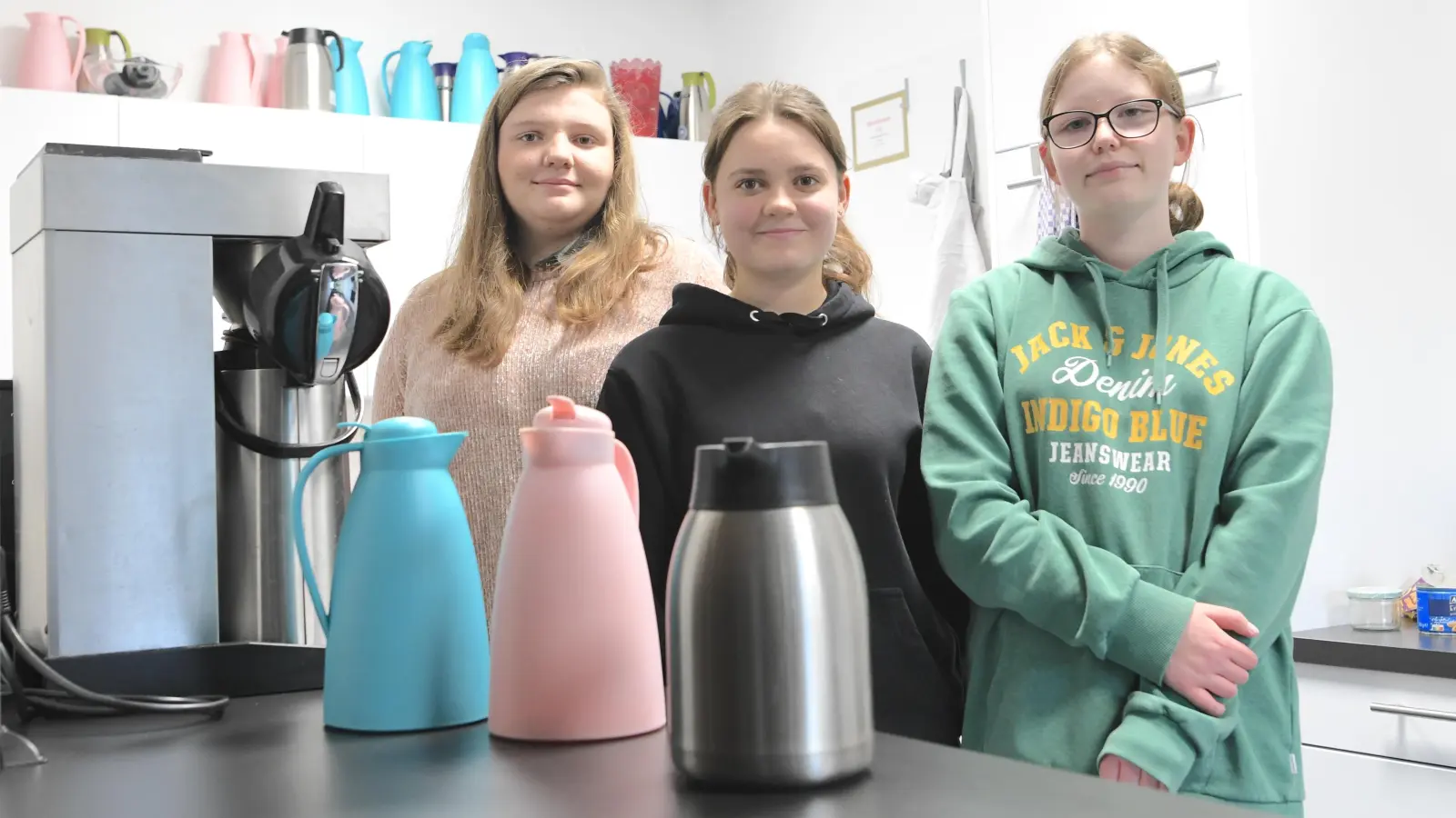 Larissa Wilkening, Joan Schulz und Mimi Murdfield planen bereits alles für das Senioren-Café. (Foto: nd)