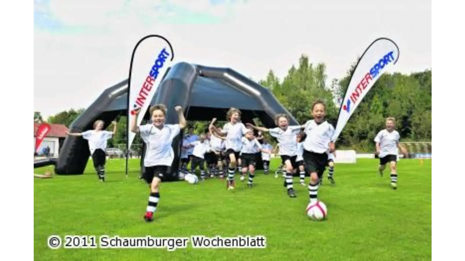 Intersport-Fußballschule beim FC Hevesen zu Gast (Foto: red)