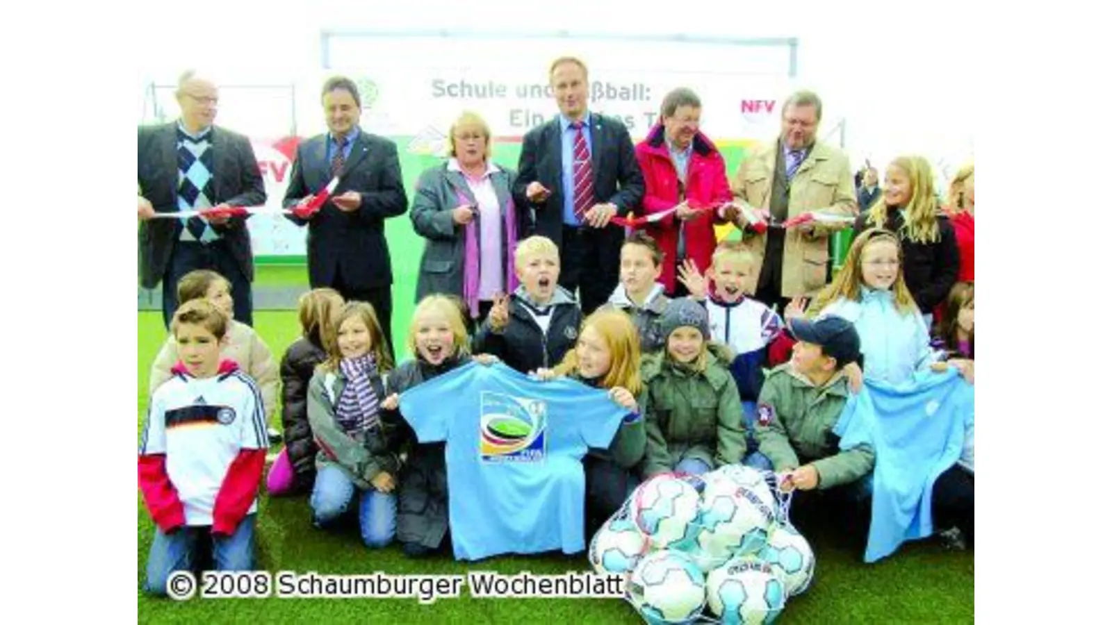 Mini-Spielfeld als Sprachschule und Begegnungsstätte für Kinder (Foto: tt)