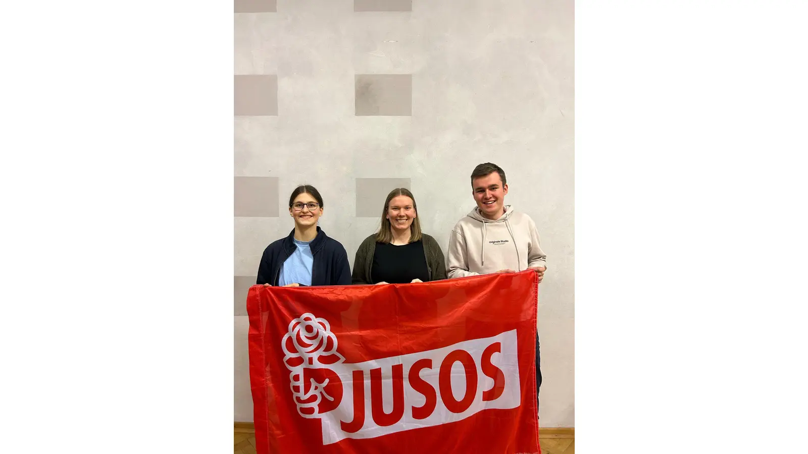 Anna Voltmer (v. li.), Sarah Götz und Tim Blanke bilden das neue Vorstandsteam der Schaumburger Jusos.  (Foto: privat)