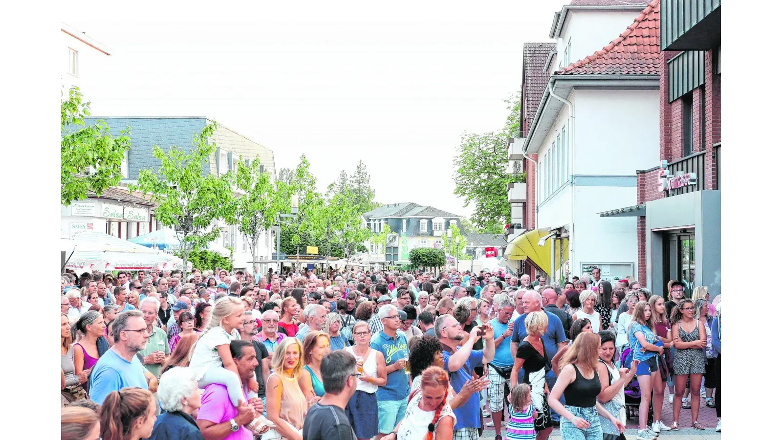 Gesichter strahlen mit der Sonne um die Wette (Foto: jl)