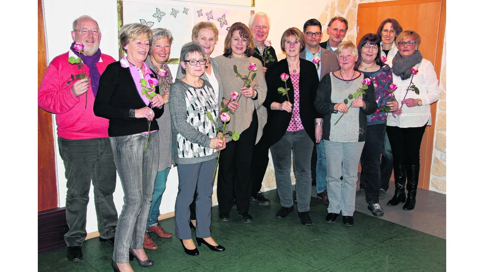 Der Chor Rhythm and Joy versammelt sich im Hof Gümmer (Foto: gr)