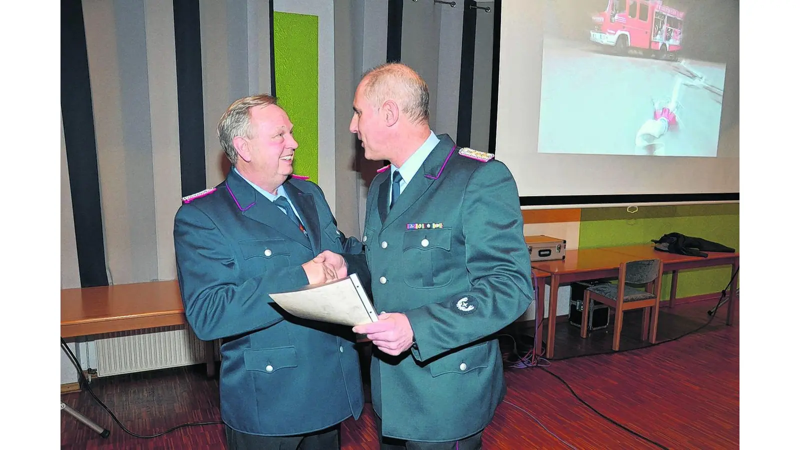 Helmut Fieseler jetzt Ehrenortsbrandmeister (Foto: bt)