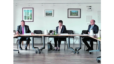 Regionalministerin Honéübergibt Förderbescheid für Feinkonzept (Foto: ste)