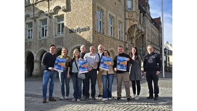 Axel Wohlgemuth, Sandra Schauer, Maria-Christina Luig Steijn, Stefan Reinecke, Christoph Struckmann, Sascha Cordes, Iris Gnieser, Christian Straub, Lia Ebeling und Timo Wildhagen laden zum Wettbewerb ein. (Foto: privat)