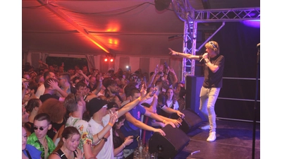 Mickie Krause war bei allen zehn Mallorca-Partys dabei, er ist natürlich Gast bei der ersten Badeinsel-Party. 