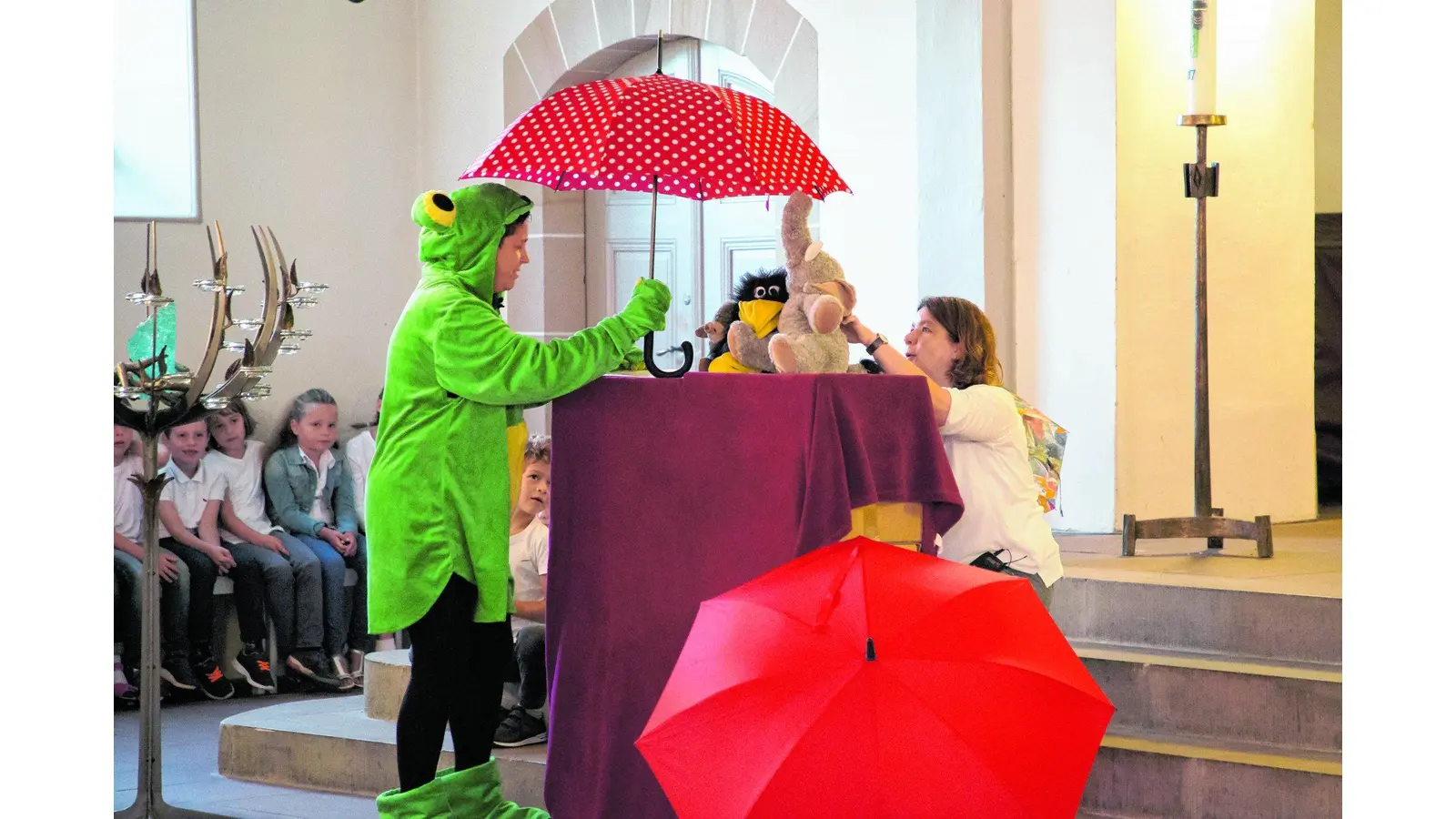 Es regnet bunte Schirme (Foto: jl)