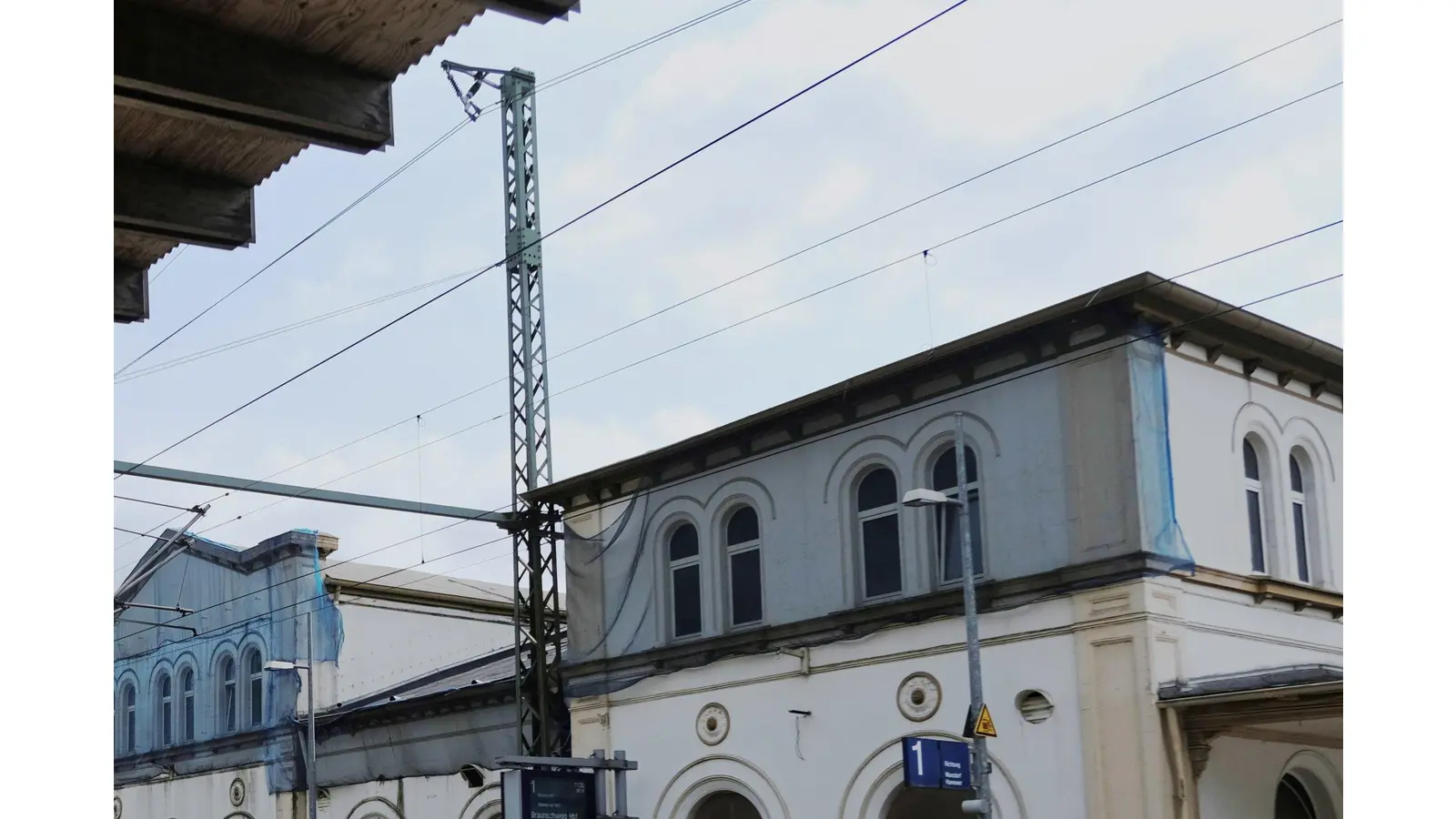 Beim Bahnhofsgebäude in Haste geht es voran (Foto: jb)