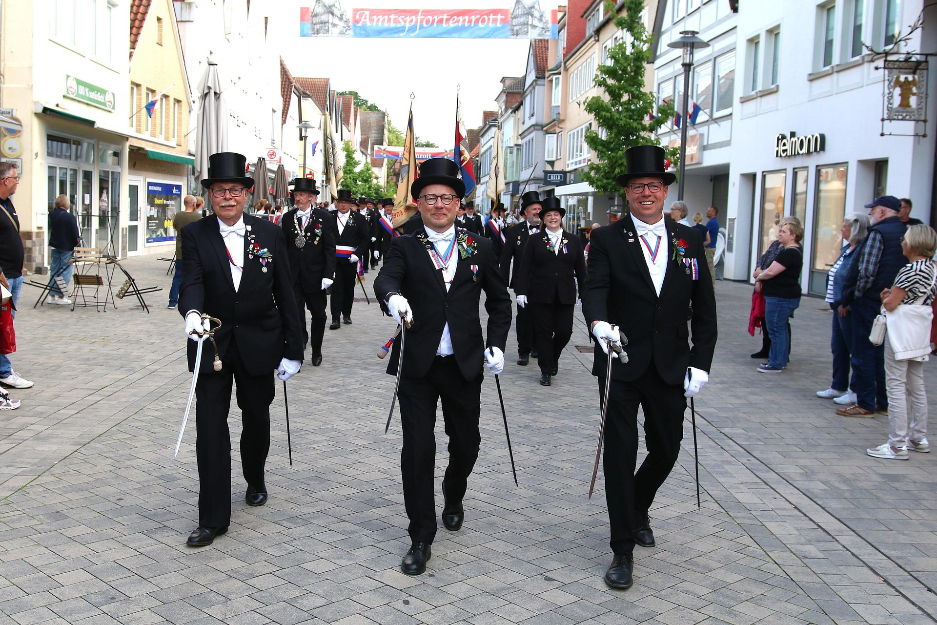 Die Stadthäger haben am Mittwoch den Start des Schützenfestes fröhlich gefeiert.  (Foto: bb)