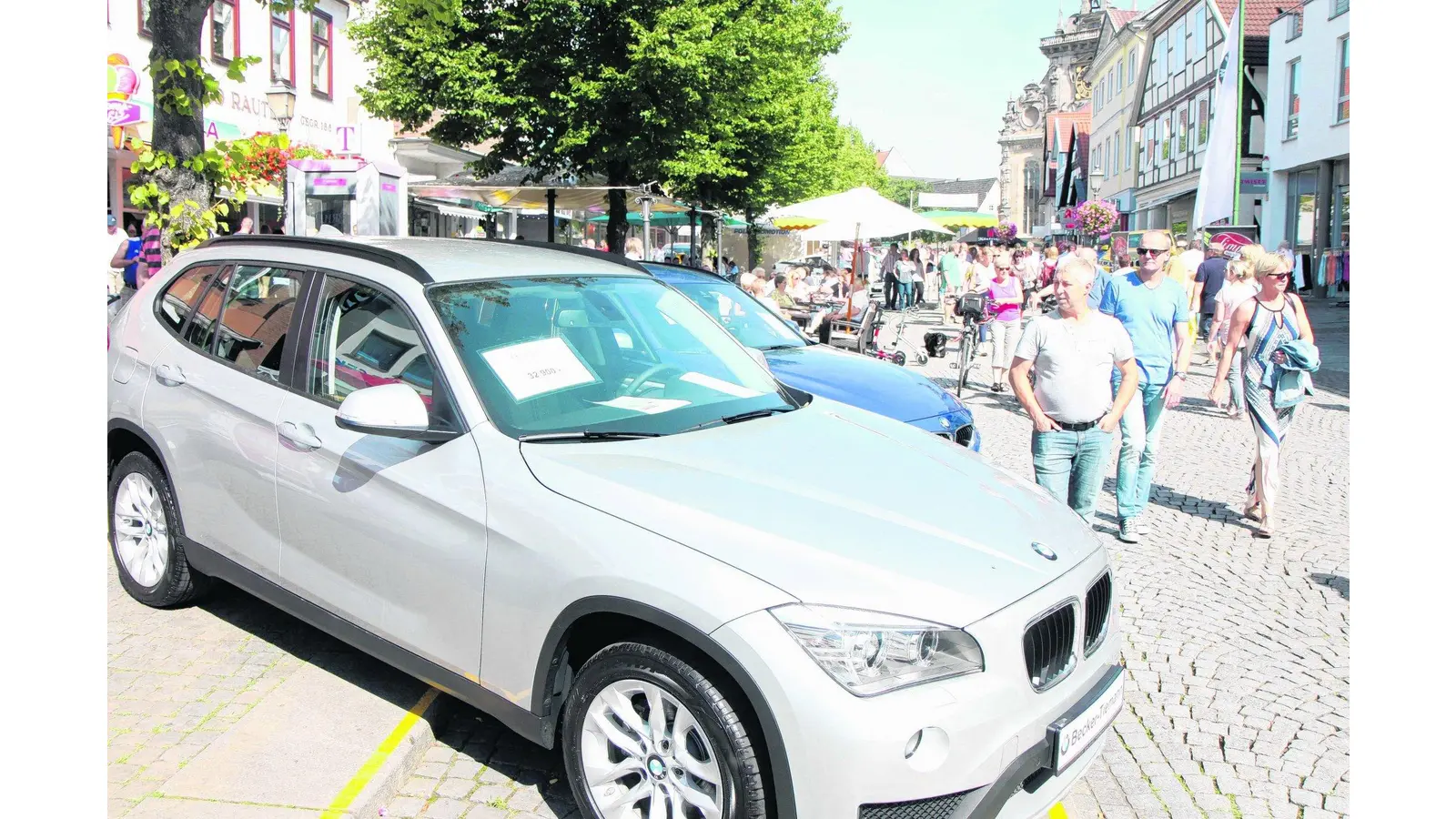 Autoschau bewegt die Massen (Foto: bb)
