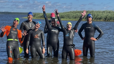 Trainieren im Steinhuder Meer: Die Triathleten des 1. WVW. (Foto: privat)