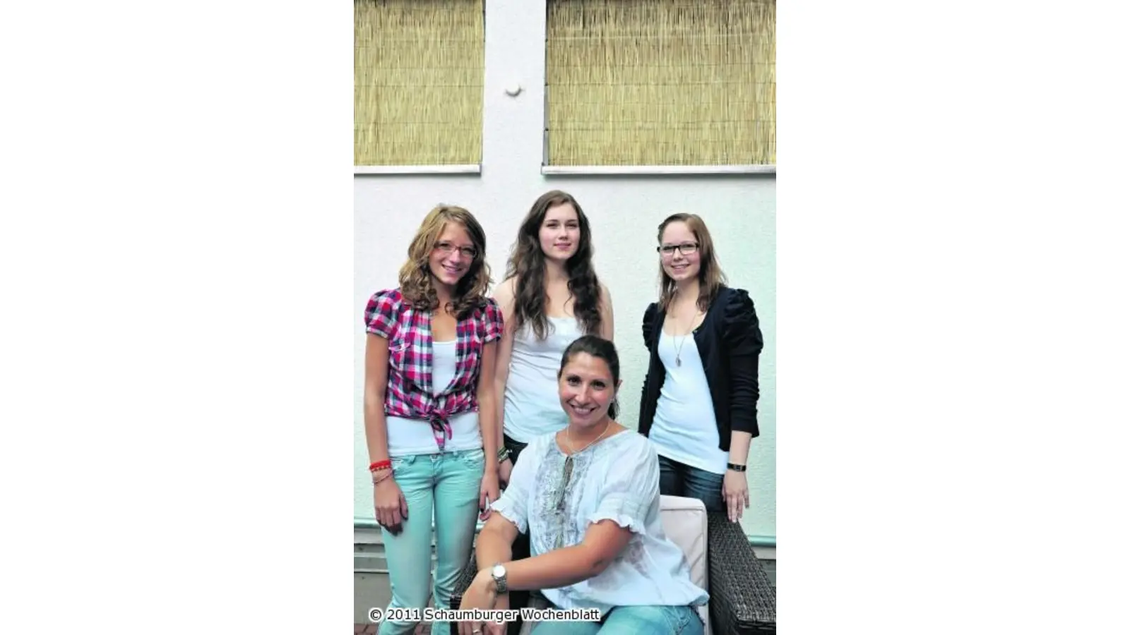 Eine Schule tanzt und alle sehen dabei zu (Foto: nb)