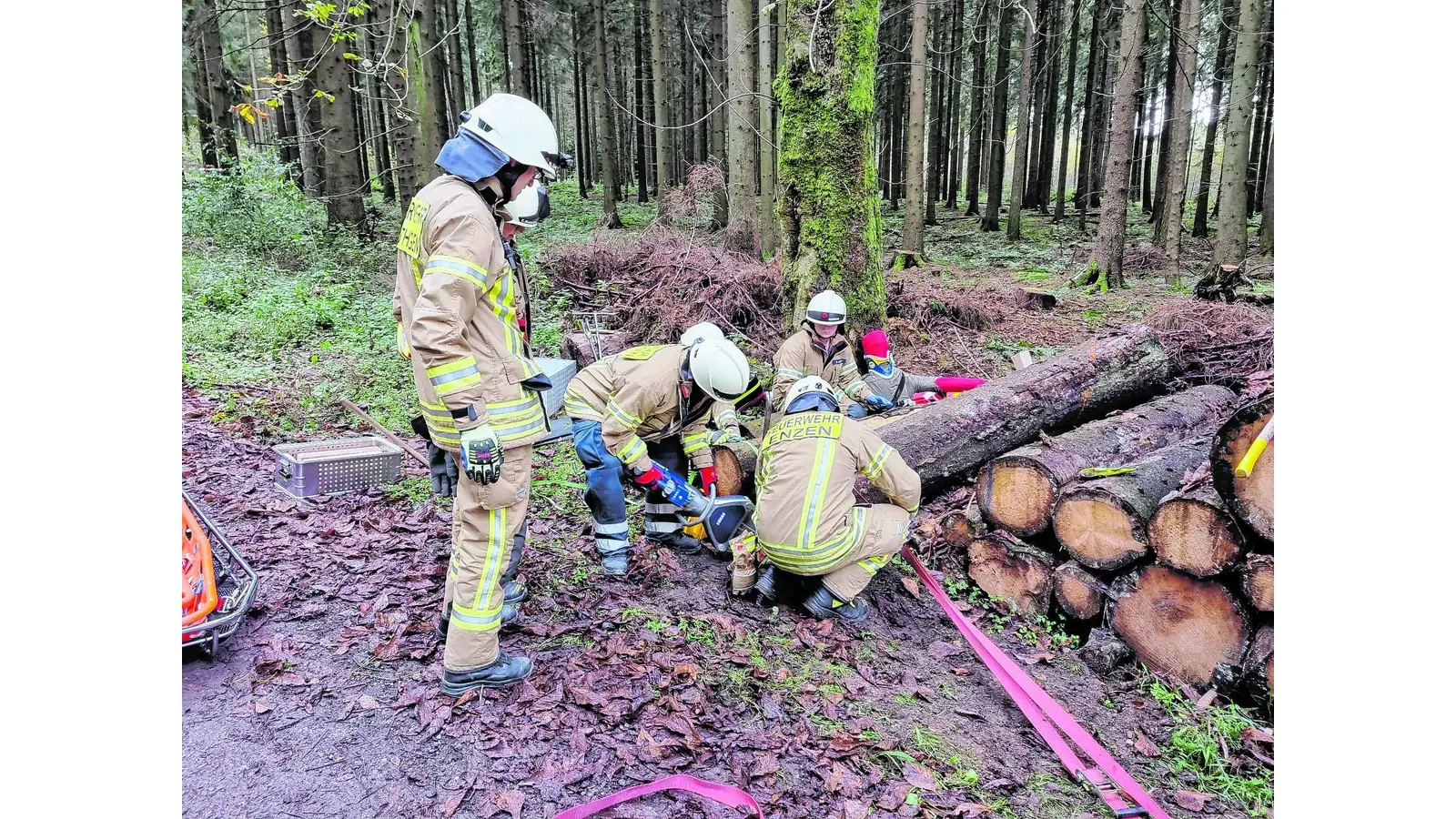 Feuerwehr übt Ernstfall im Wald (Foto: red)