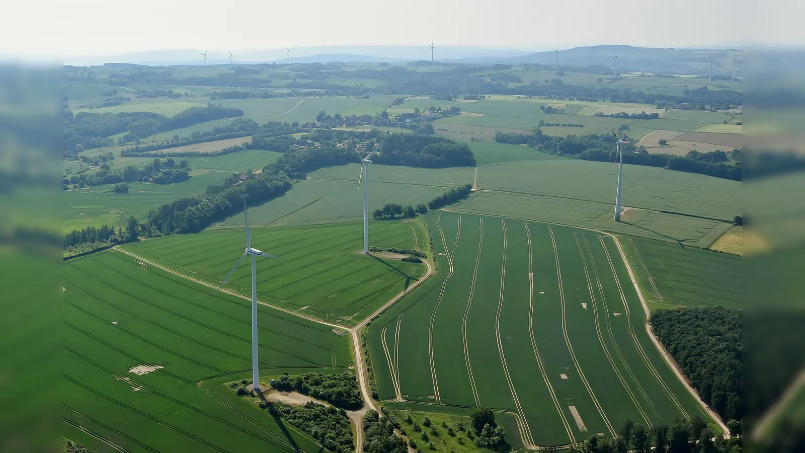 Bei unseren Nachbarn in Nordrhein-Westfalen stehen dicht an Rintelns Stadtgrenzen bereits einige Anlage. Rinteln selbst ist so gut wie windkraftfrei.<br><br> (Foto: ste)